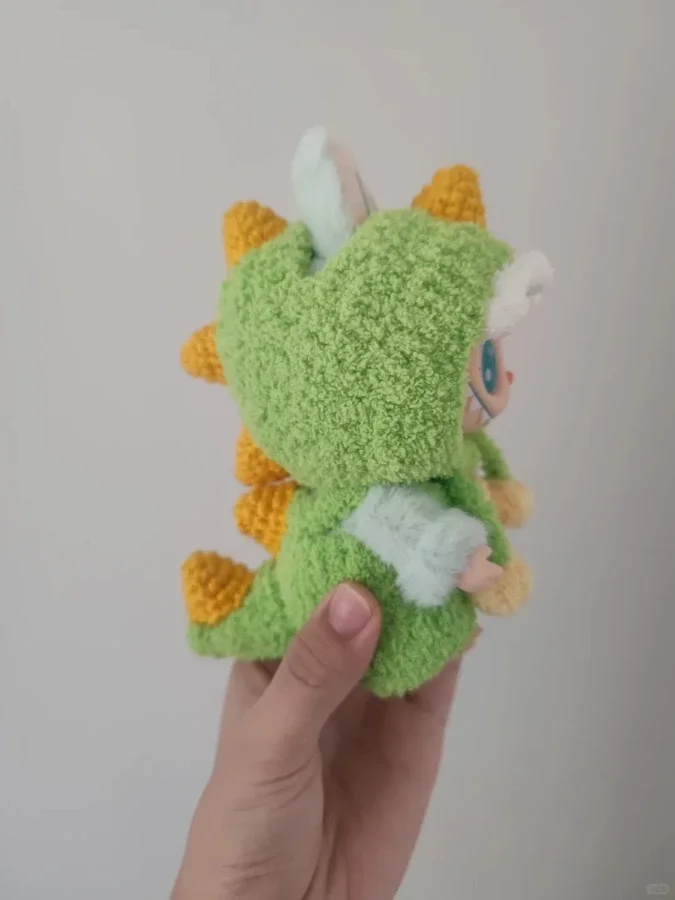 恐龙服装为LABUBU